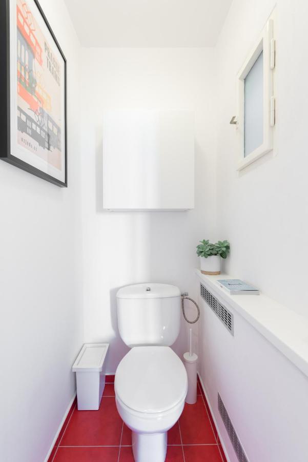 Bright Charming Apt With Terrace, Parking & Airco. プラハ エクステリア 写真