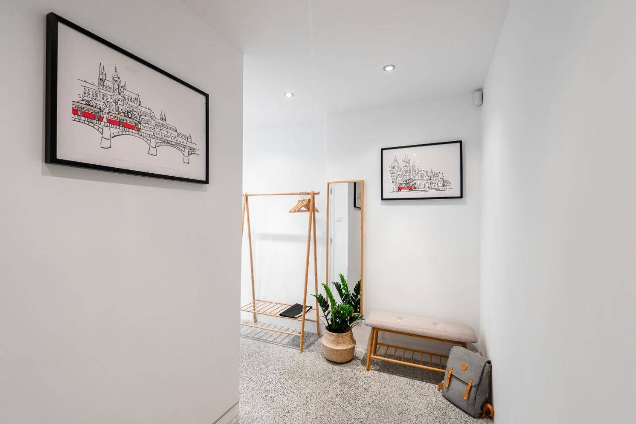 Bright Charming Apt With Terrace, Parking & Airco. プラハ エクステリア 写真