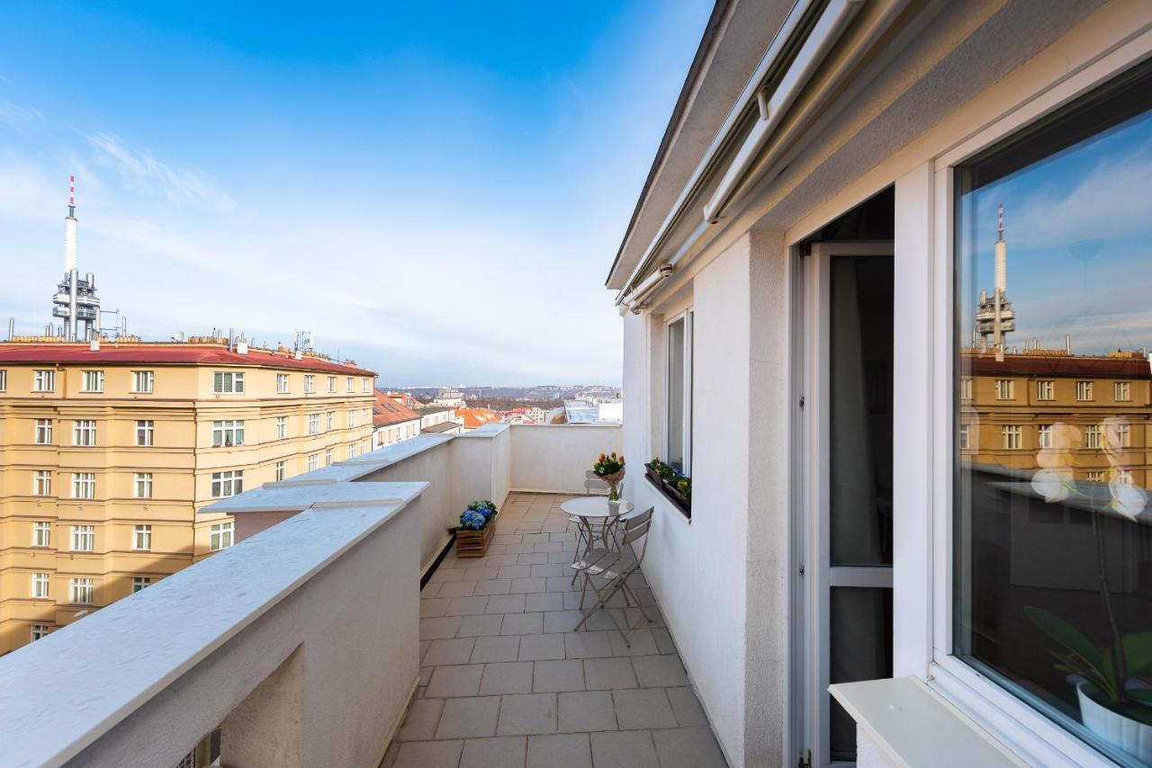 Bright Charming Apt With Terrace, Parking & Airco. プラハ エクステリア 写真
