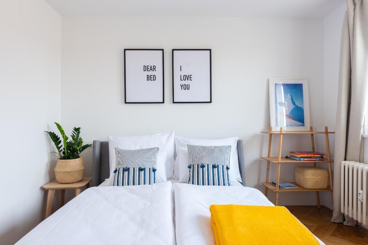 Bright Charming Apt With Terrace, Parking & Airco. プラハ エクステリア 写真