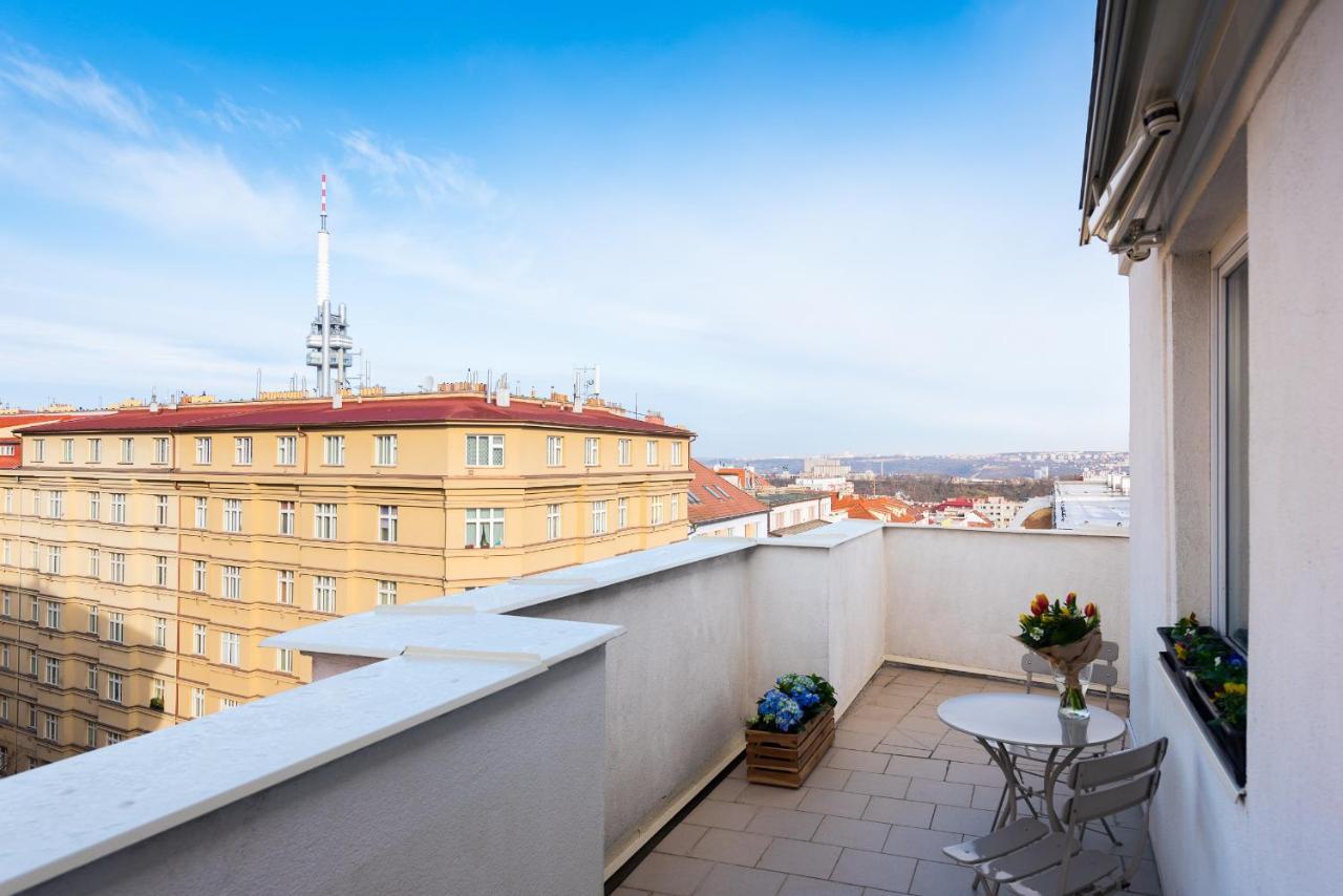 Bright Charming Apt With Terrace, Parking & Airco. プラハ エクステリア 写真